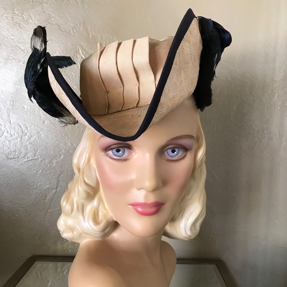VERY RARE 1900s' CREAM STRAW HAT WITH TWO BLUE/GRAY/WHITE FEATHER BIRDS - Picture 3 of 15